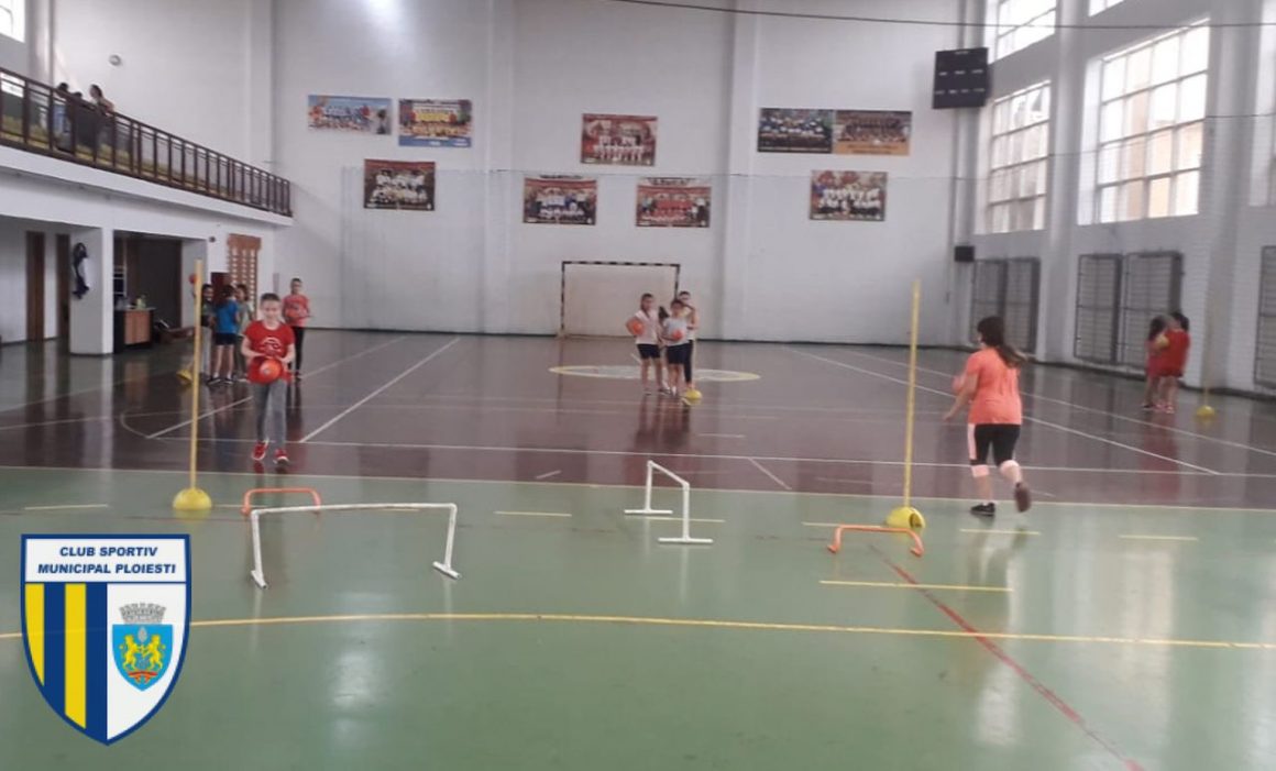 CSM Ploieşti organizează selecţie pentru grupele de handbal fete şi băieţi!