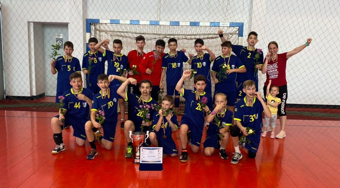 Echipa de handbal juniori IV a CSM Ploieşti, medaliată cu bronz la Turneul Final al campionatului!