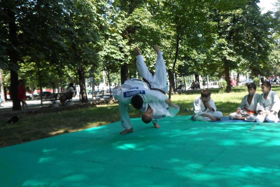 Demonstraţie de judo, în cadrul acţiunii „Sport pe Bulevard”!