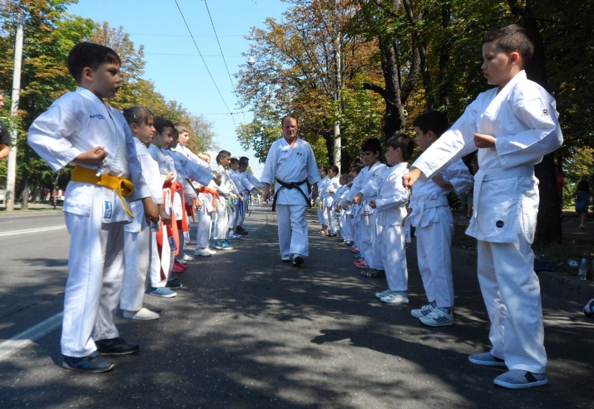 Demonstraţie de karate, în cadrul acţiunii „Sport pe Bulevard”!