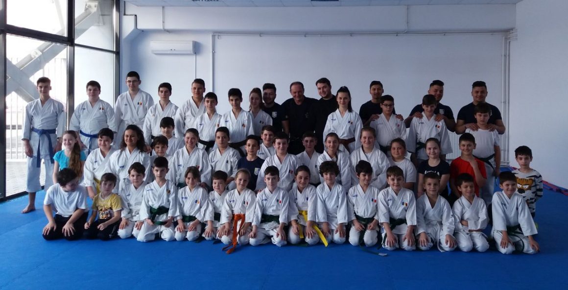 Elevii lui Liviu Apostol, bilanţ excelent la Cupa CSM Ploieşti la karate!