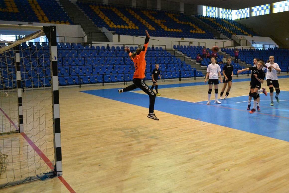 Echipa de handbal junioare 3, eşec cu Gr. Şc. Energetic Râmnicu Vâlcea!