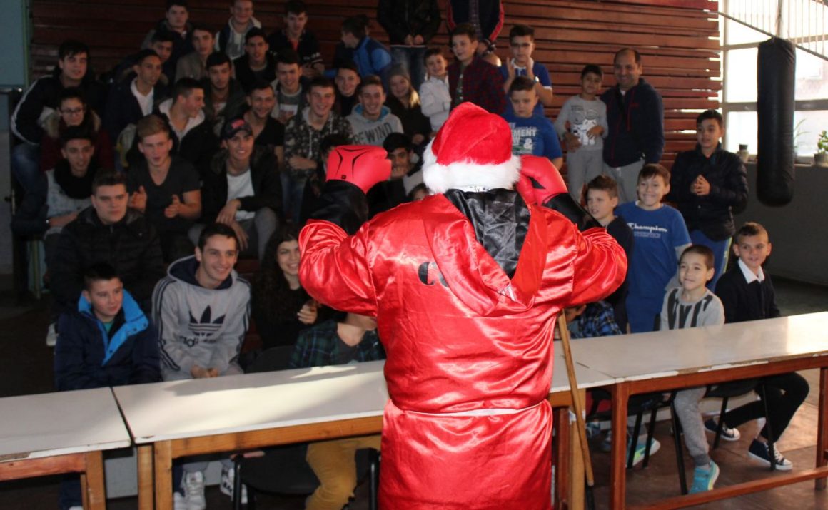 Miercuri, de la ora 16.00, CSM organizează Cupa „Moş Crăciun” la box!