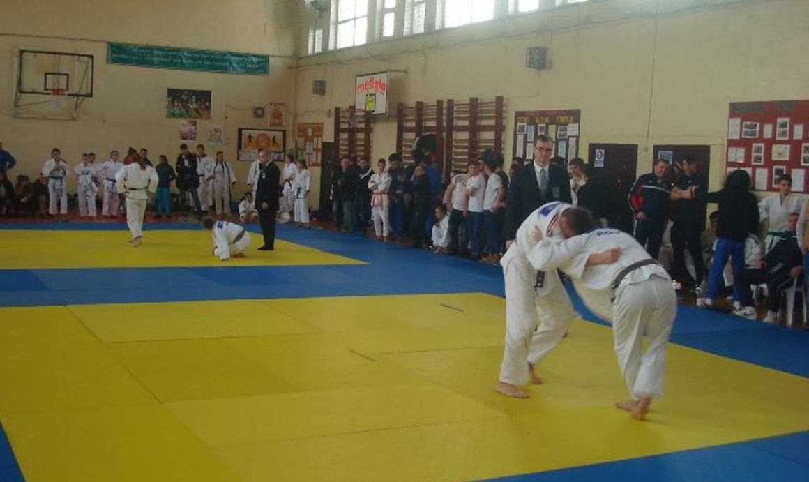 Zece judoka de la CSM-CFR-CSŞ Ploieşti, calificaţi pentru faza finală a Campionatului Şcolar!
