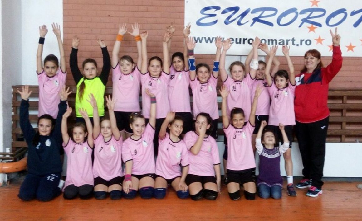 Echipa feminină de minihandbal s-a calificat la Turneul semifinal!