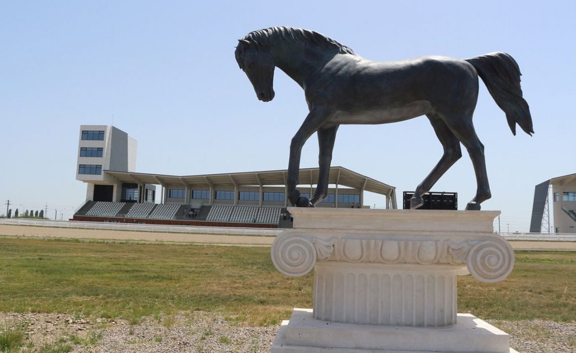 Ploieştenii îşi pot petrece timpul liber în incinta Hipodromului!