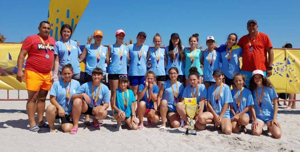 Junioarele B de la CSM Ploieşti, vicecampioane naţionale la Beach Handball!