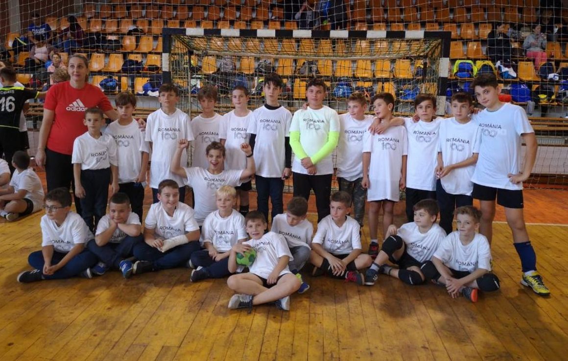 Puştii de la minihandbal, participanţi la turneul „Dezvoltarea handbalului prahovean masculin”!