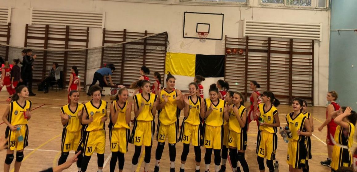 Start promiţător pentru echipa de baschet fete „U15”: două victorii şi un eşec în primul turneu!