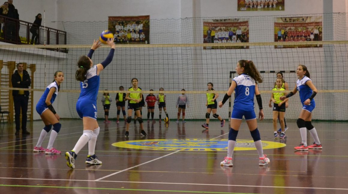 Echipa de minivolei fete, învinsă la Turneul semifinal 2 al campionatului