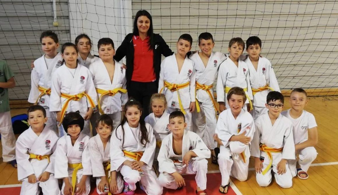 Sportivii de la CSM-CFR-CSŞ Ploieşti, 13 medalii la Cupa „Micul Judoka”, de la Giurgiu!
