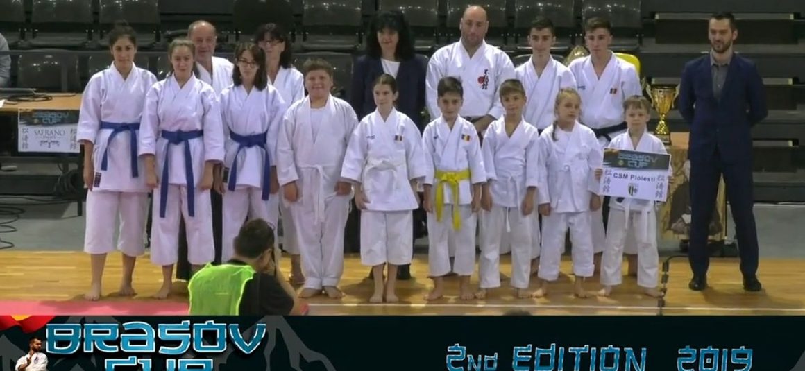 Sportivii secţiei de karate, 29 de medalii obţinute, în weekend, la „Cupa Braşovului”!