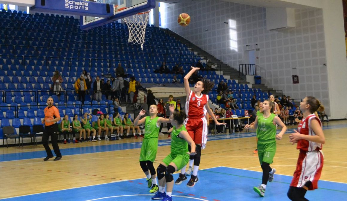 Echipa de baschet fete „U14”, turneu cu o victorie şi un eşec în „Olimpia”