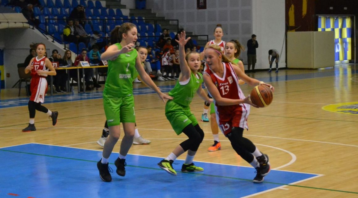Debut de sezon la Sfântu Gheorghe pentru echipa de baschet fete „U16” a CSM Ploieşti!