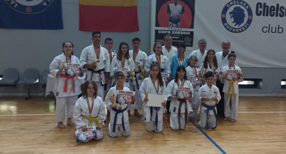 Sportivii secţiei de karate a CSM Ploieşti, 25 de medalii obţinute la „Cupa Sakura”!