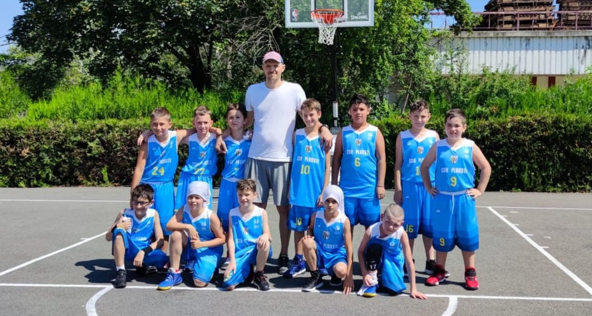 Cei mai mici baschetbalişti de la CSM Ploieşti participă la Festivalul Naţional de BabyBaschet!