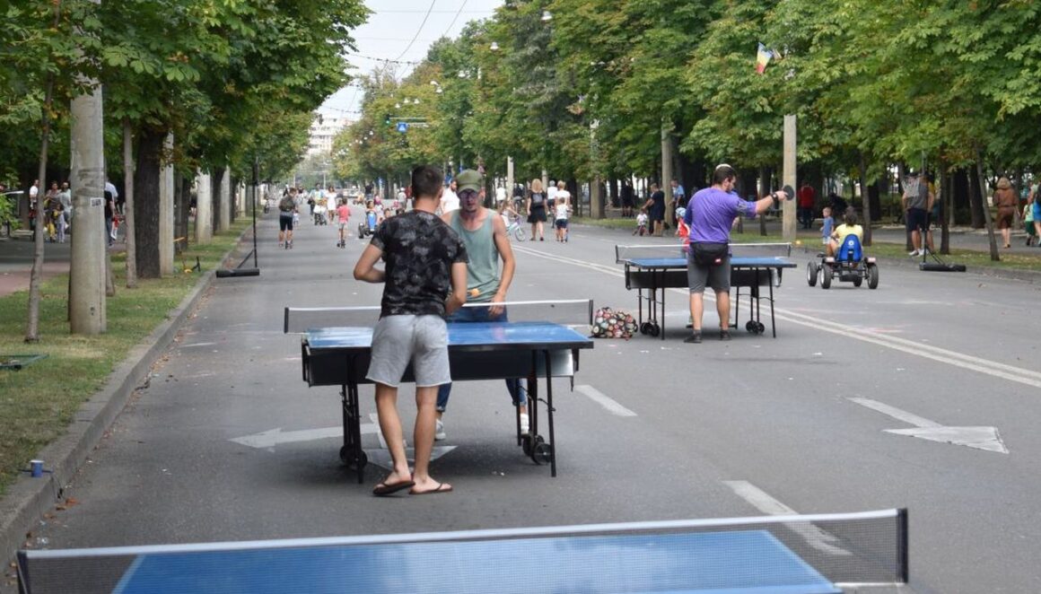 Demonstraţii de handbal, patinaj viteză şi karate la acţiunea „Weekend pe Bulevardul Castanilor”!