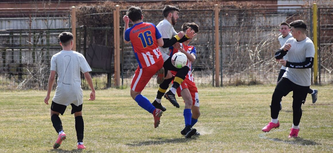 Două victorii şi două înfrângeri pentru echipele de fotbal ale clubului
