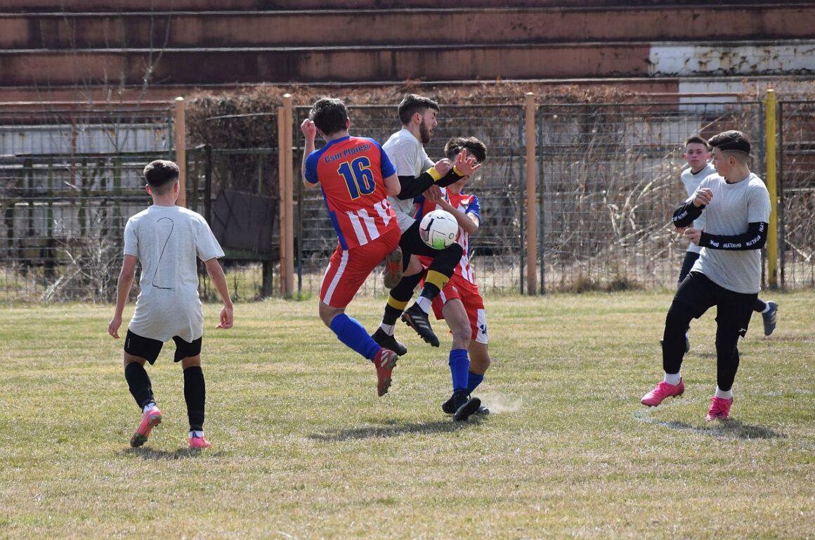 Două victorii şi două înfrângeri pentru echipele de fotbal ale clubului