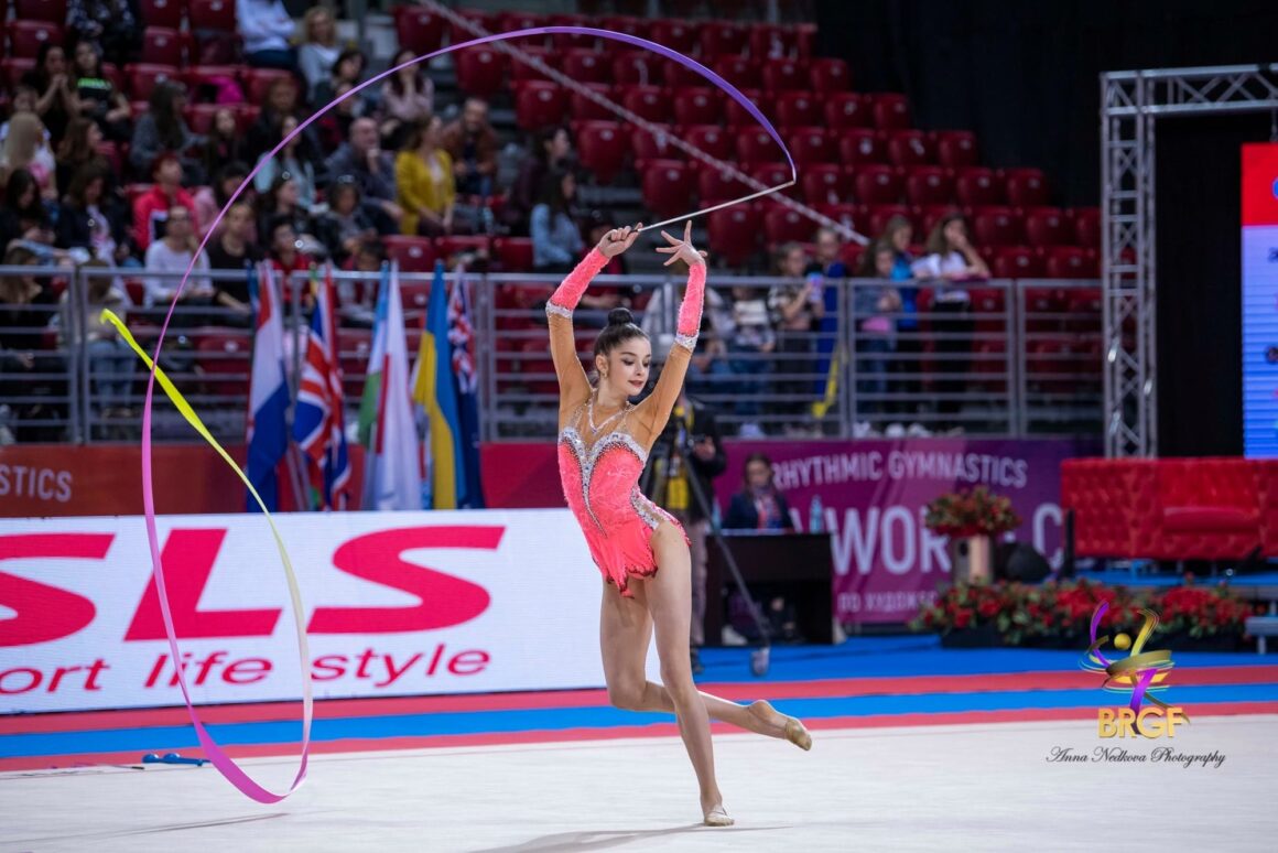 Gimnastică ritmică: Sabina Enache, pe locul al 32-lea la Cupa Mondială de la Sofia!