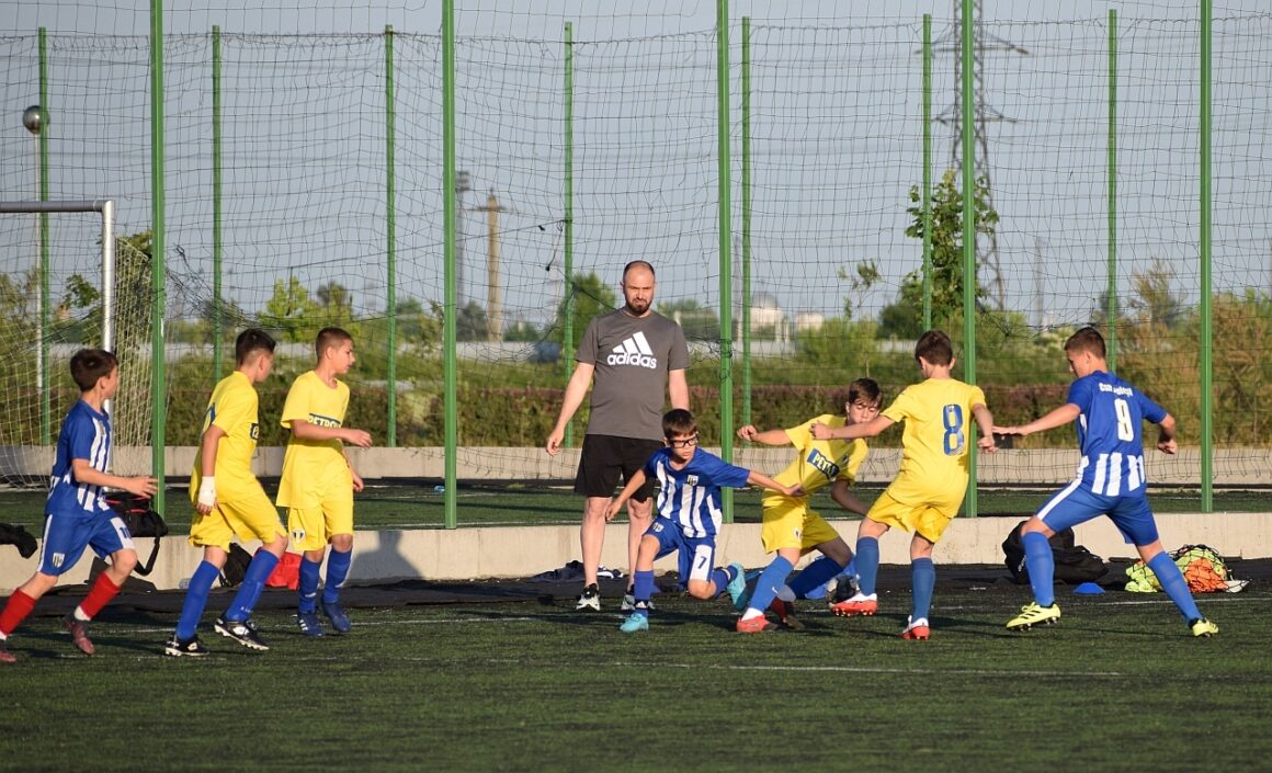 Fotbal: juniorii mici ai clubului debutează în weekend în campionatele organizate de AJF Prahova!