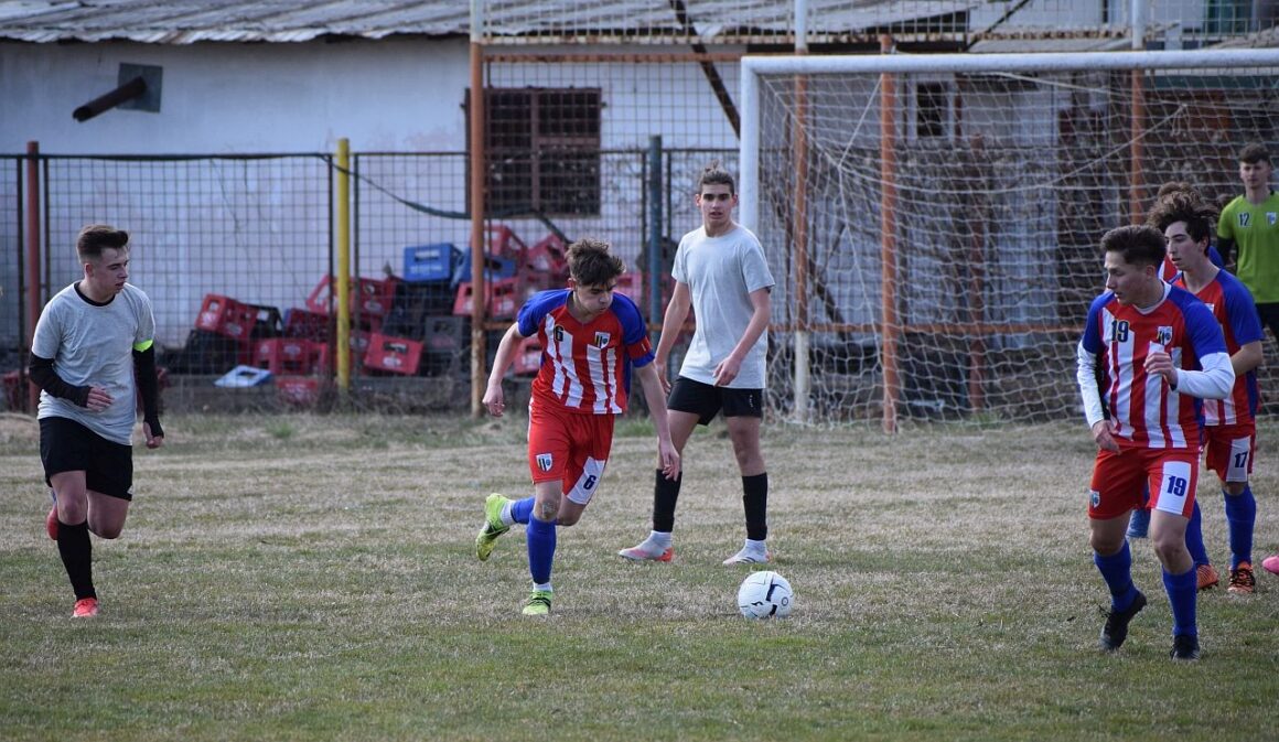 Fotbal: debut pe teren propriu pentru echipele de juniori U19 şi U17 ale clubului!