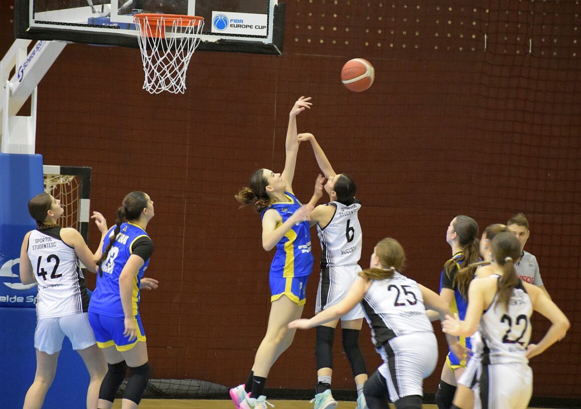Echipa de baschet fete „U18”, lideră după încă trei victorii obţinute în turneul din „Olimpia”!