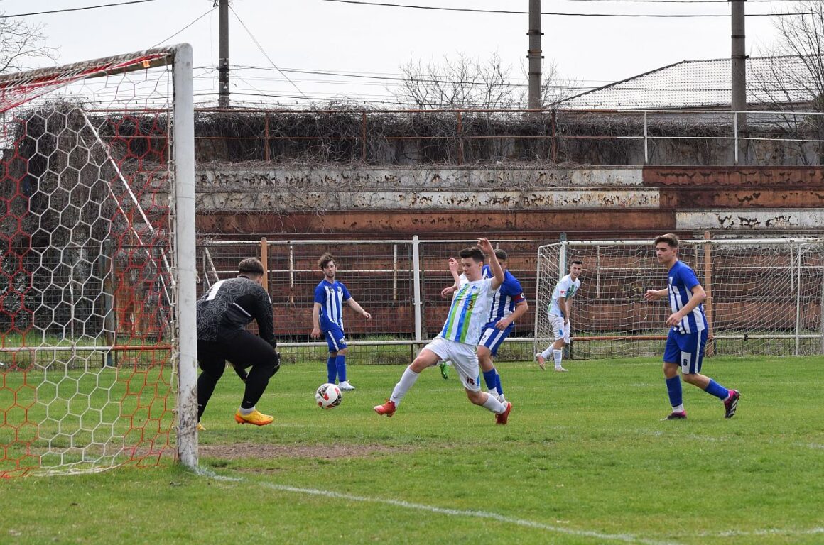 Fotbal: zi cu două victorii, o remiză şi un eşec pentru juniorii de la CSM Ploieşti!