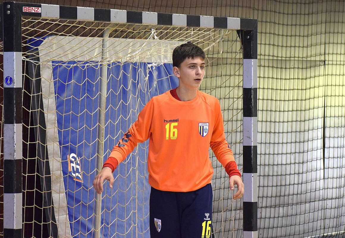 Handbal: Denis Ştefan, convocat la echipa naţională de juniori pentru “Trofeul Carpaţi NIRO”!