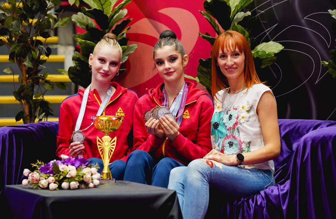 Echipa de gimnastică ritmică a CSM Ploieşti, vicecampioană naţională de senioare!