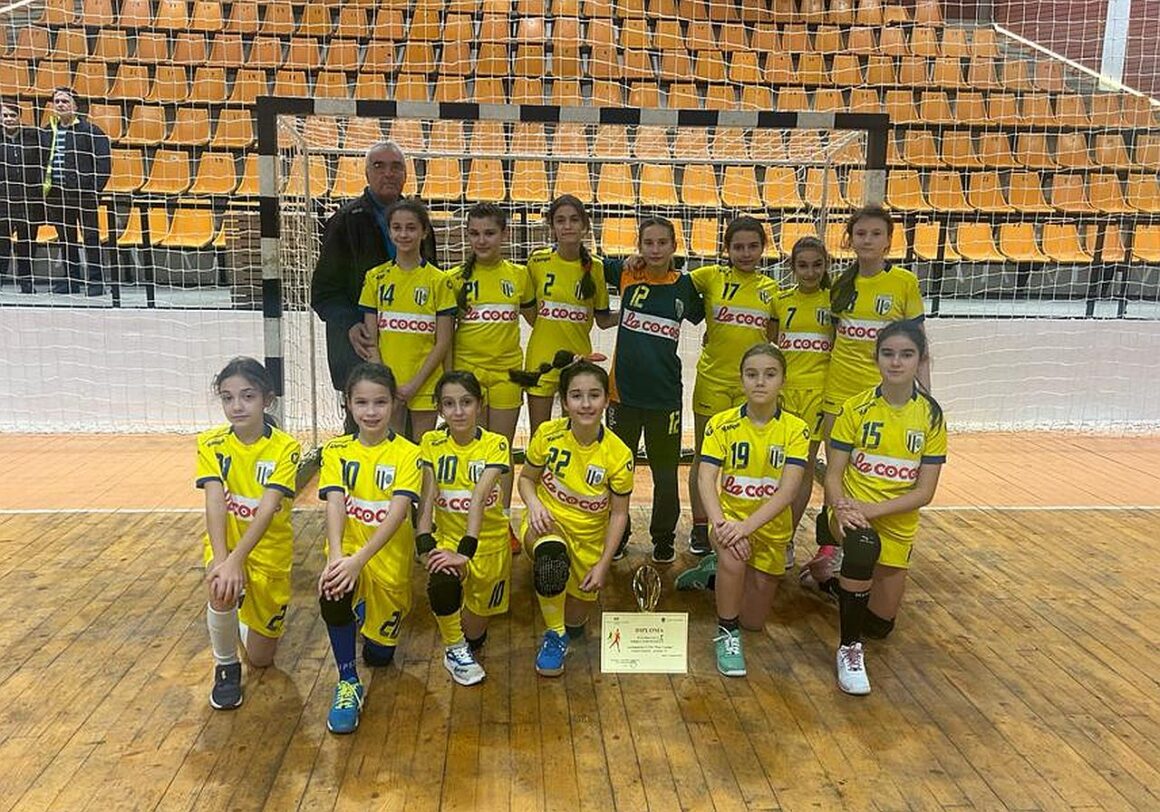 Echipa de handbal junioare IV a câştigat Cupa Moş Crăciun, de la Plopeni!
