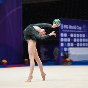 Gimnastică ritmică: weekend cu emoţii şi evoluţii bune pentru Sabina Enache şi Anisia Drăgan!