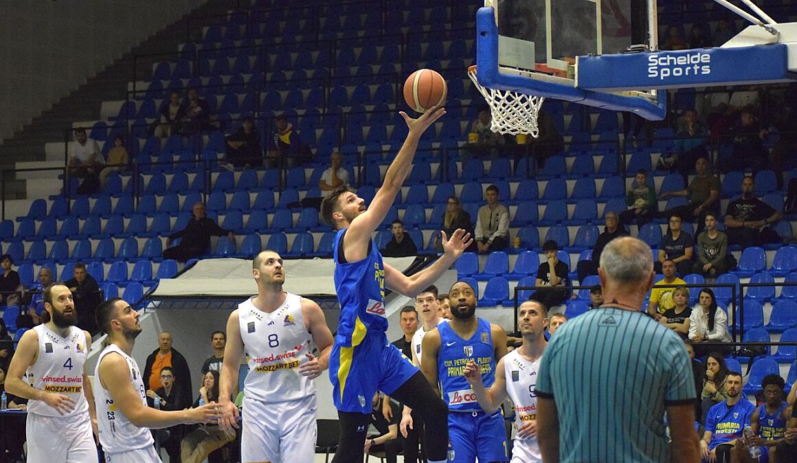 Atât de aproape de un meci decisiv: CSM Petrolul Ploieşti – SCM Timişoara 85-87, după prelungiri!