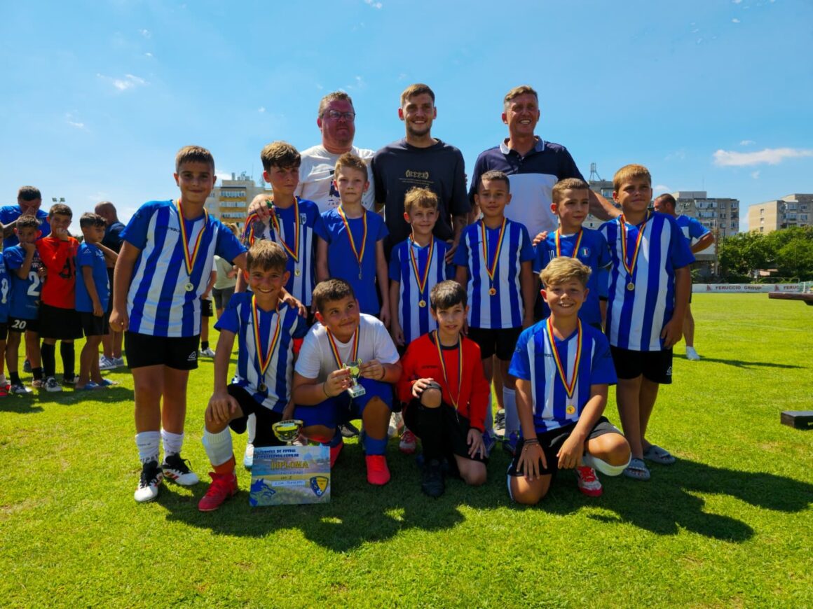 Clasări pe podium şi pentru echipele de fotbal „2015-2016” la Turneul „Cupa Legenda Lupilor”!