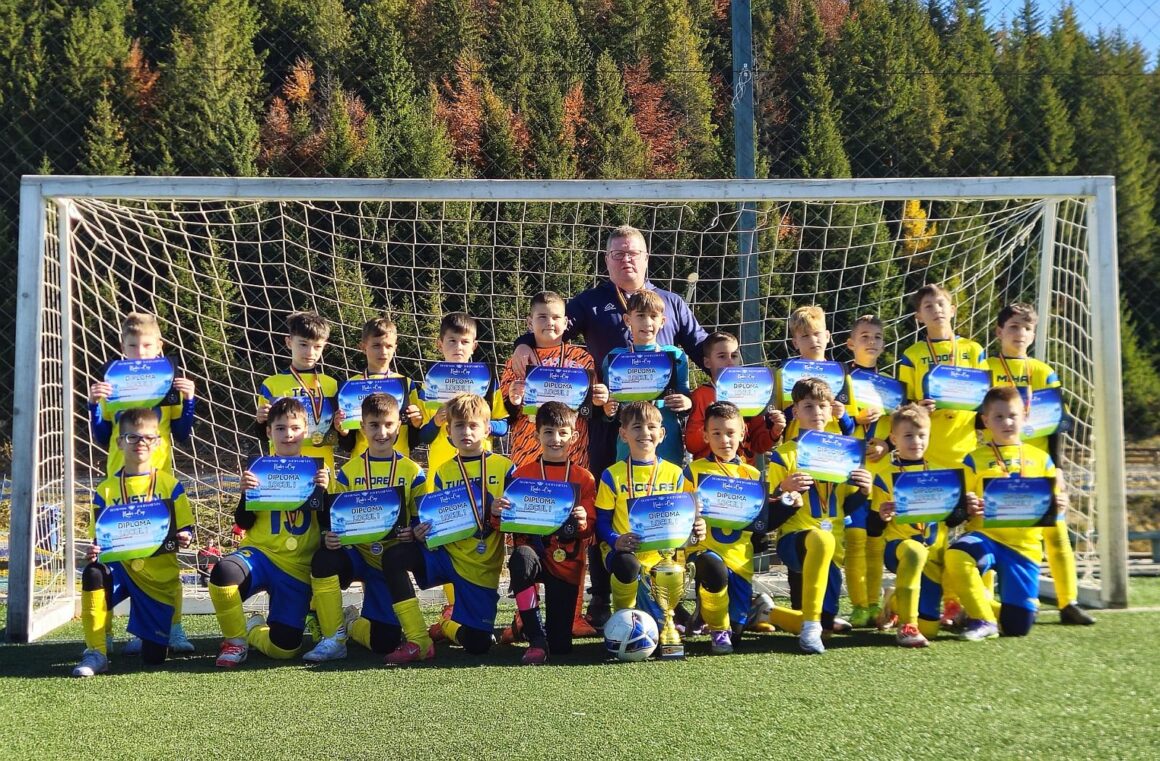 CSM Ploieşti, campioană la „U10” la „Kinder Cup” de la Cheile Grădiştei!