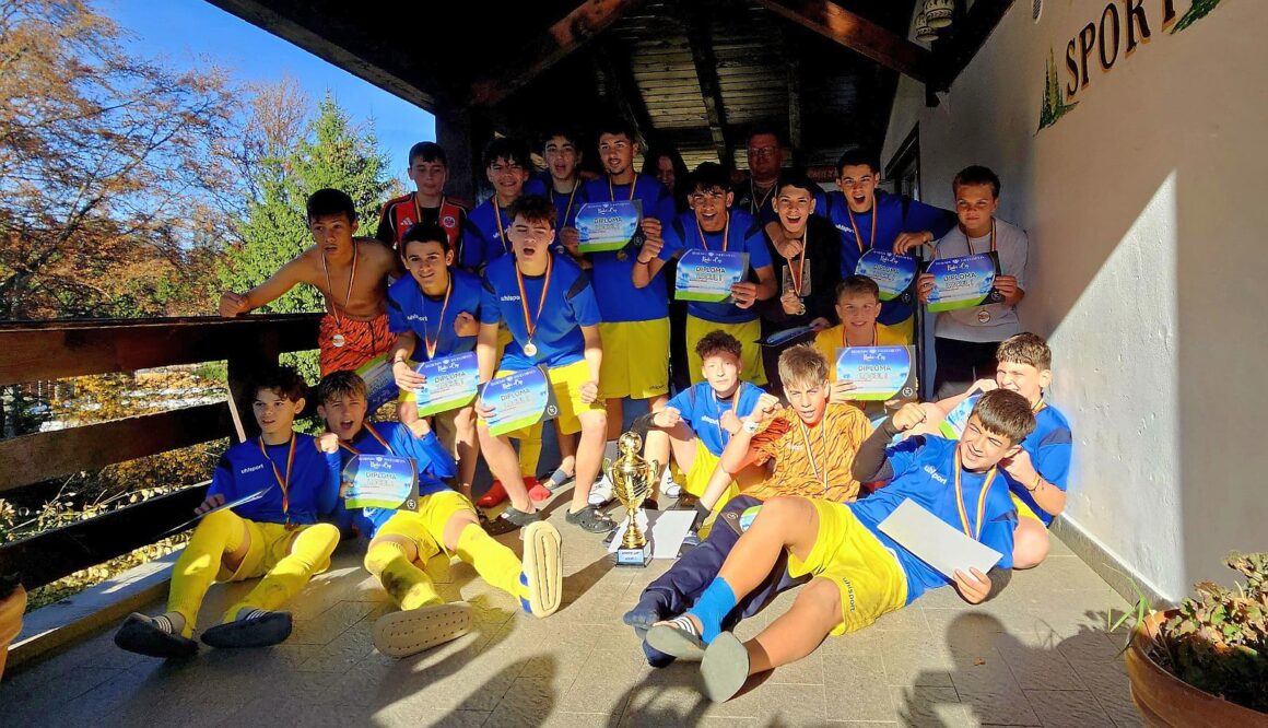 CSM Ploieşti, campioană şi la „U15” la „Kinder Cup” de la Cheile Grădiştei!