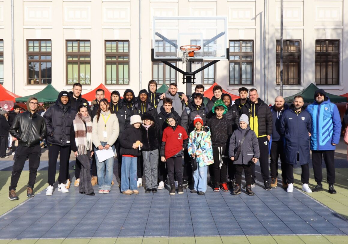 Târgul de Crăciun al Colegiului „IL Caragiale”, vizitat de baschetbaliştii de la CSM BBA Petrolul Ploieşti!