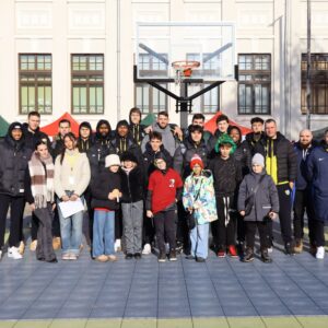 Târgul de Crăciun al Colegiului „IL Caragiale”, vizitat de baschetbaliştii de la CSM BBA Petrolul Ploieşti!