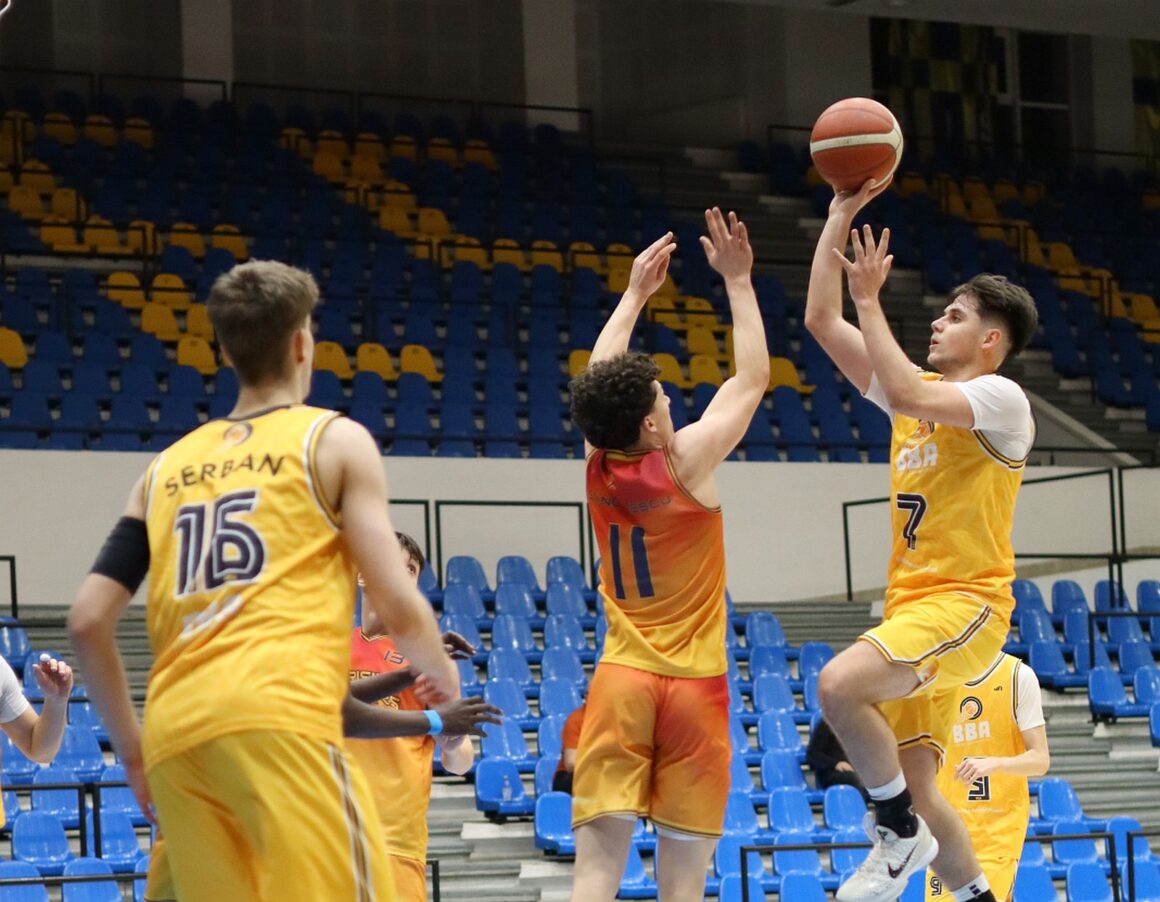 Raşoga, decisiv în derbiul de la „U18”: CSM CSŞ BBA Petrolul Ploieşti – Rising Stars Popeşti Leordeni 76-74!