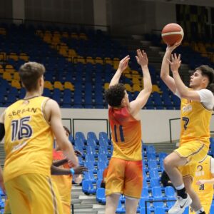 Raşoga, decisiv în derbiul de la „U18”: CSM CSŞ BBA Petrolul Ploieşti – Rising Stars Popeşti Leordeni 76-74!