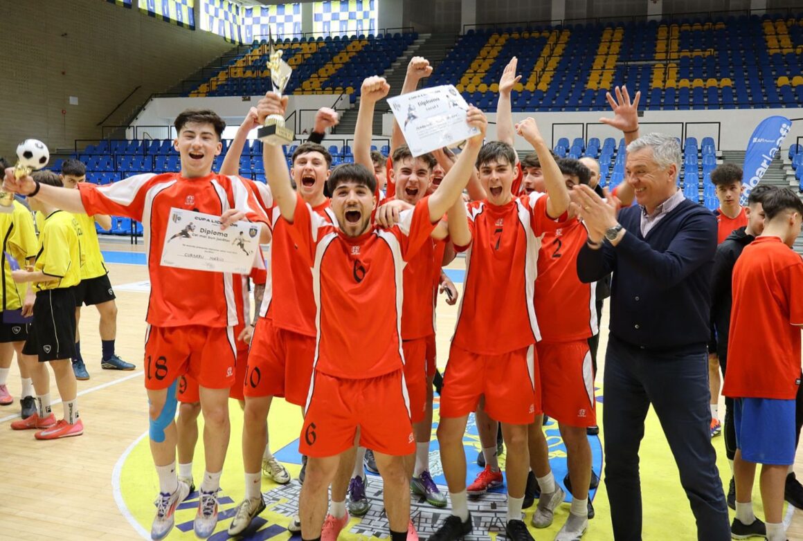 Echipa Liceului Tehnologic „Anghel Saligny” a câştigat „Cupa Liceelor” la fotbal!