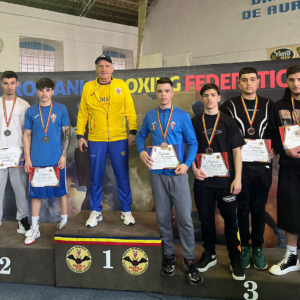 Boxerii pregătiţi de Titi Tudor, 6 medalii obţinute la Cupa României pentru Seniori şi Tineret! Boxerii pregătiţi de Titi Tudor, 6 medalii obţinute la Cupa României pentru Seniori şi Tineret!