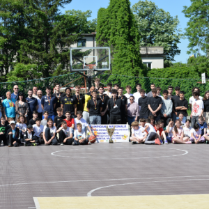Vizită la Colegiul Naţional „Mihai Viteazul”: ora de sport cu baschetbaliştii de la CSM BBA Petrolul Ploieşti!