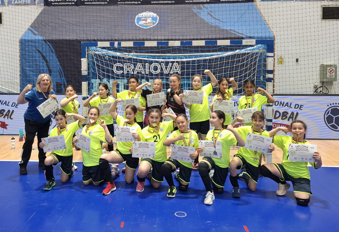 Micii handbalişti de la CSM Ploieşti au participat la Festivalul Naţional de Minihandbal!