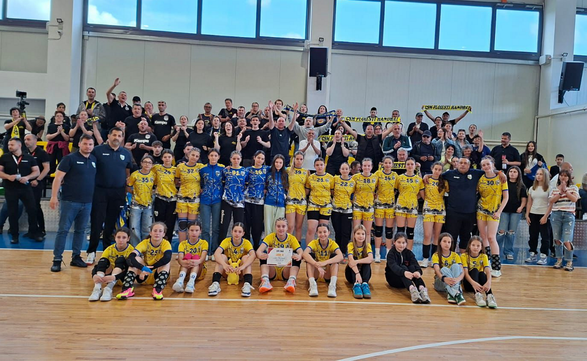 Echipa de handbal junioare 3 a încheiat sezonul pe poziţia a 4-a a clasamentului! Echipa de handbal junioare 3 a încheiat sezonul pe poziţia a 4-a a clasamentului!