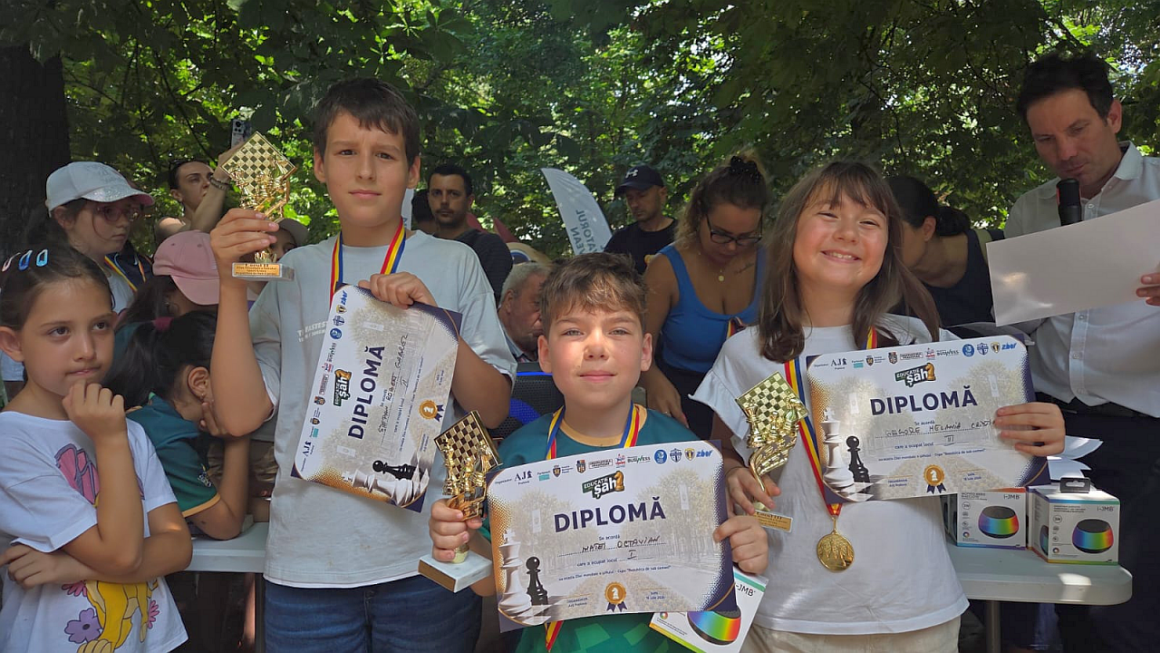 Weekend cu 14 medalii pentru sportivii secţiei de şah a CSM Ploieşti Weekend cu 14 medalii pentru sportivii secţiei de şah a CSM Ploieşti