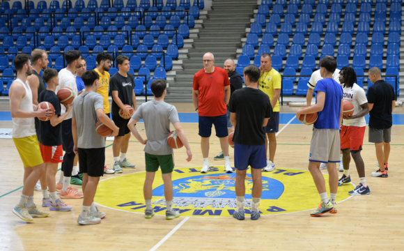 Start cu 13 jucători pentru echipa de baschet seniori a clubului!