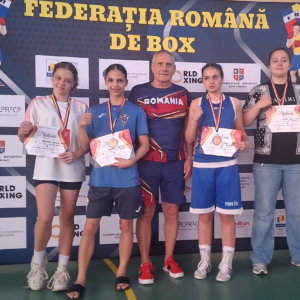 Bronz la Eforie Nord pentru sportivele secţiei de box a CSM Ploieşti!