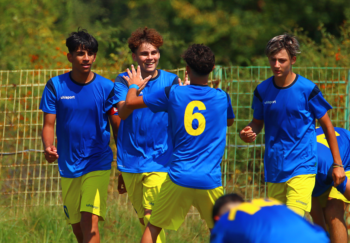 Echipa de fotbal U16 rămâne, după 3 runde, lidera Seriei a 6-a a Campionatului Naţional!