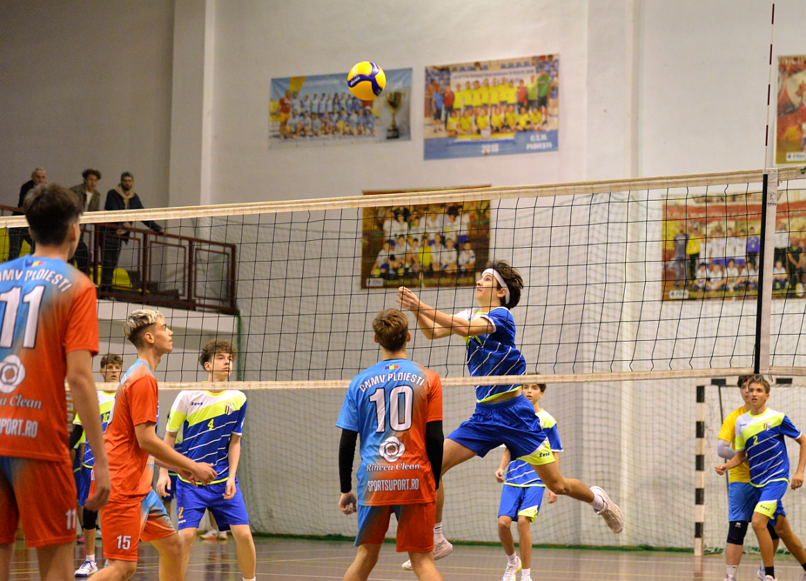 Debut dificil de campionat pentru echipele de volei cadeţi (U17) ale CSM Ploieşti!